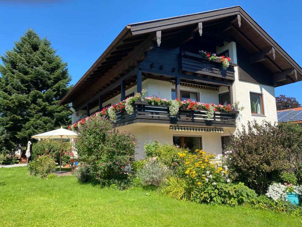 Charmantes Garten-Apartment: Erholung Im Chiemgau Unterwoessen Exterior photo
